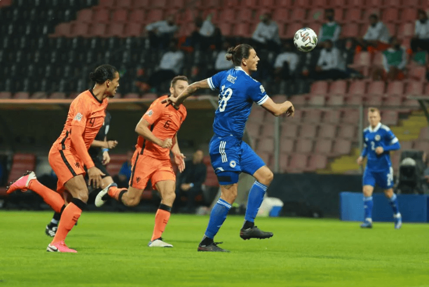 关于荷兰-负于意大利，小组晋级形势未定的信息