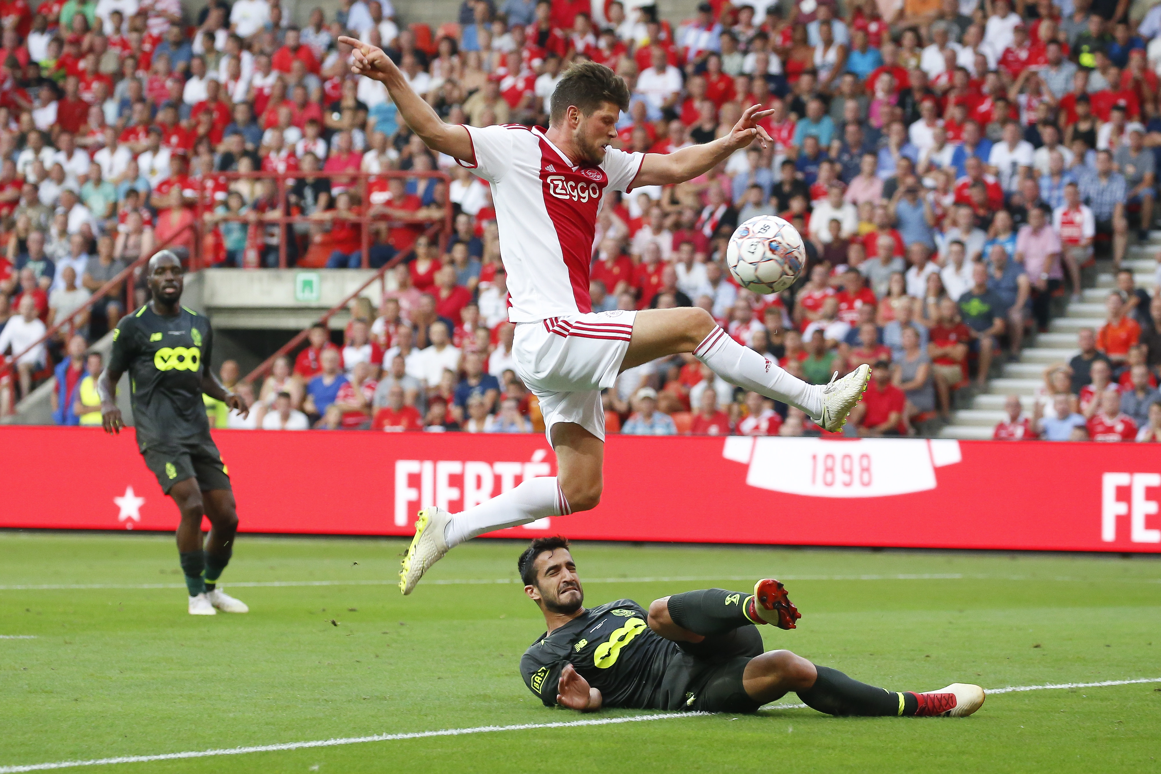 阿贾克斯在主场取胜获得晋级