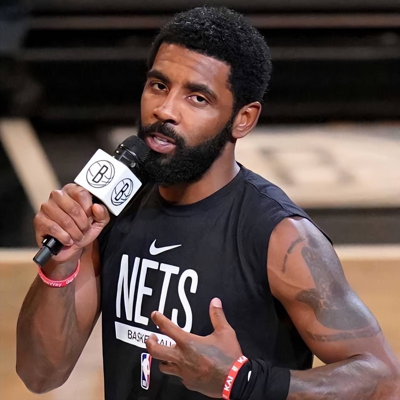 阿森纳总裁发出强硬声明，球队形势堪忧