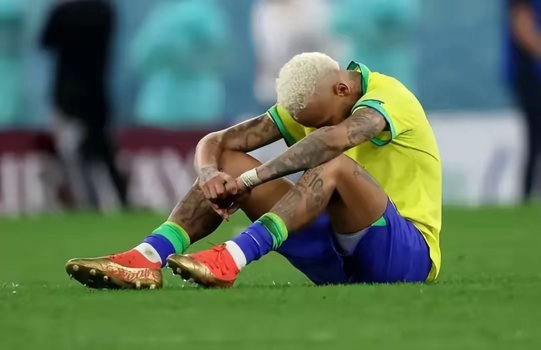 九游官网-世界杯赛场上球队奋勇拼搏，实力赢得认可